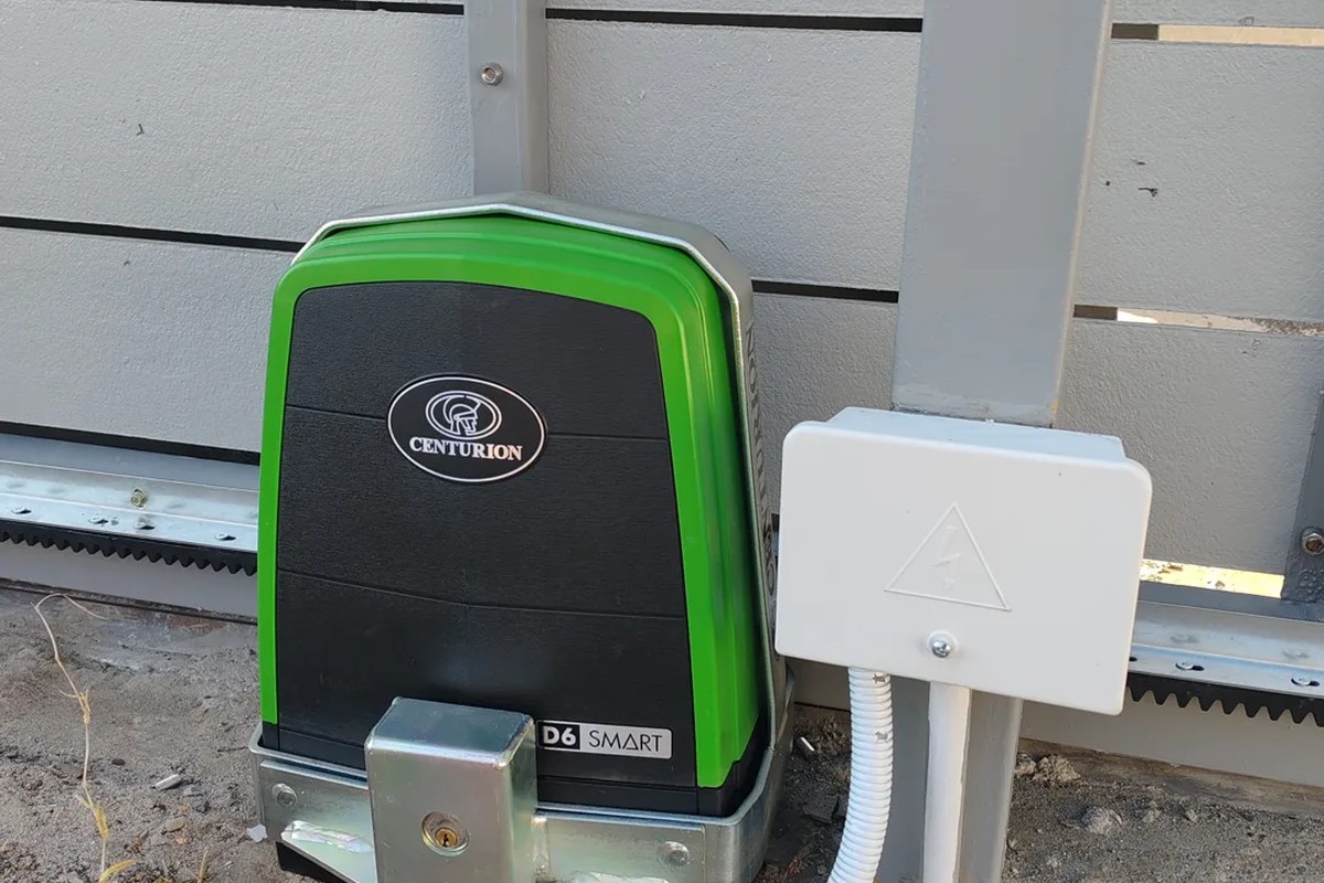 Gate and gate motor service equipment